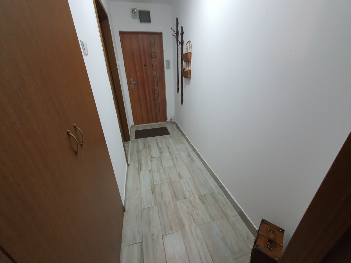 Închiriez apartament 3 camere Brazda