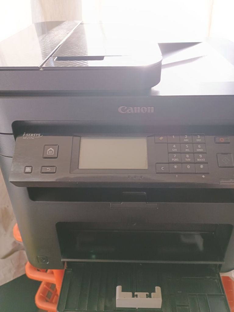 Продавам Копирен принтер CANON