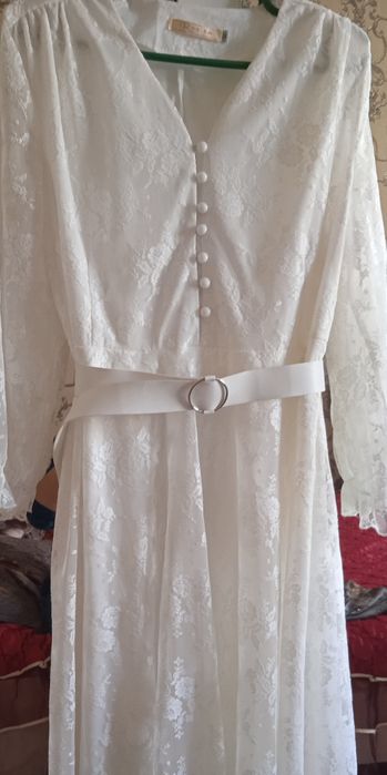 Белое платье вечернее,брала за 12тыс,отдам за 7.5тыс.