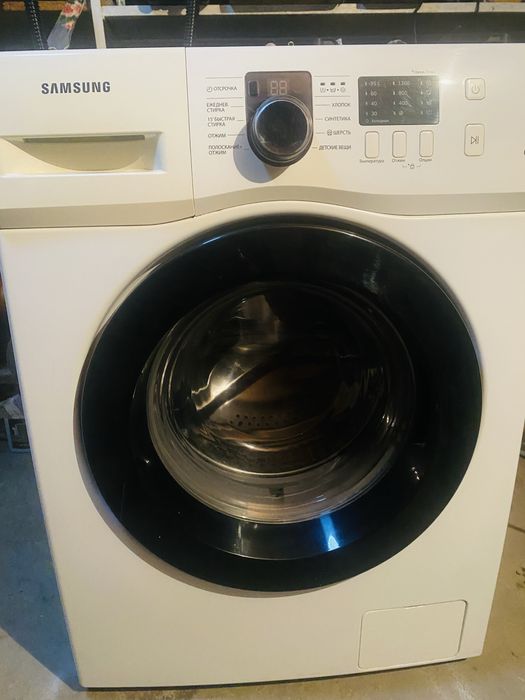 Продам стиральную машину Samsung dismand  на 6 кг!