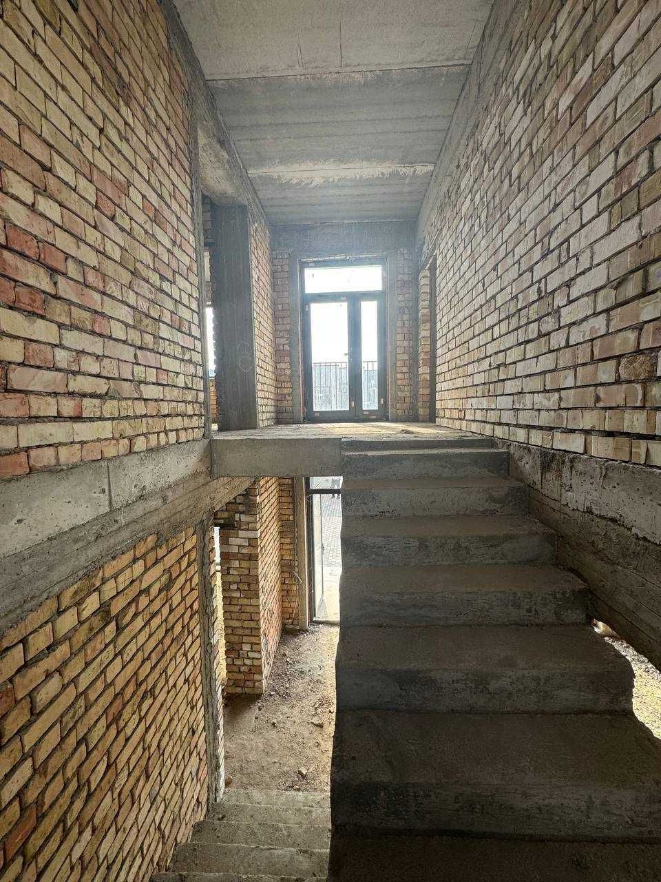 Коттедж ул.Фаргона йули ЖК Альфраганус 10-комн 5,2-сот 460 м² коробка