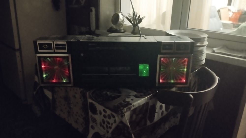 Магнитофон китайский светомузыка