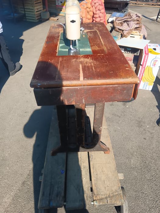 Vând mașină de cusut  Ileana G7 foarte veche