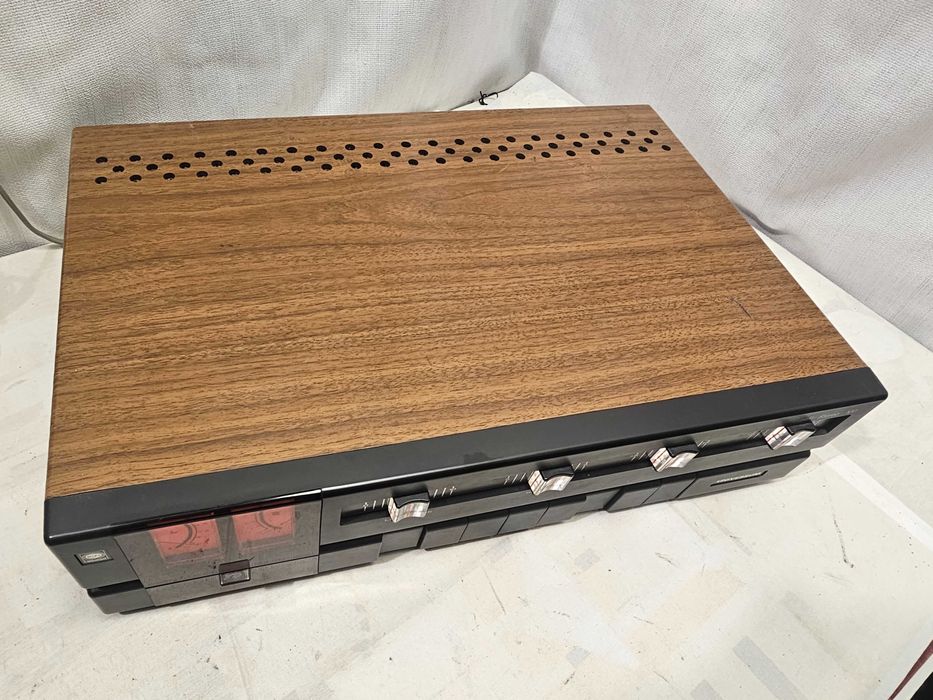 Amplificator statie vintage Universum V2352 Vu-metre analog GERMANIA