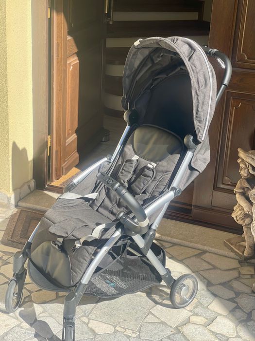 Cărucior super compact impecabil