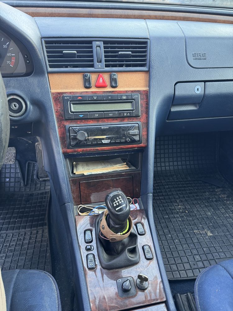 Мерцедес      ц180