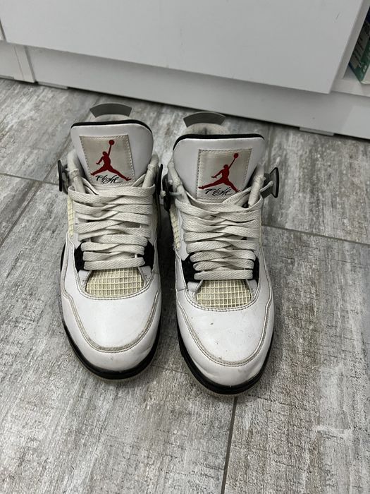 Jordan 4 white cement maltratati