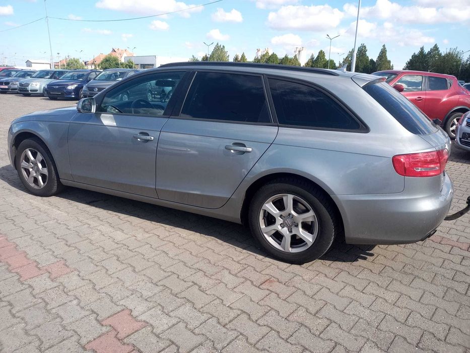 Audi A4 B8 an 2011, motor 2.0 diesel 143 cp înmatriculată în RO