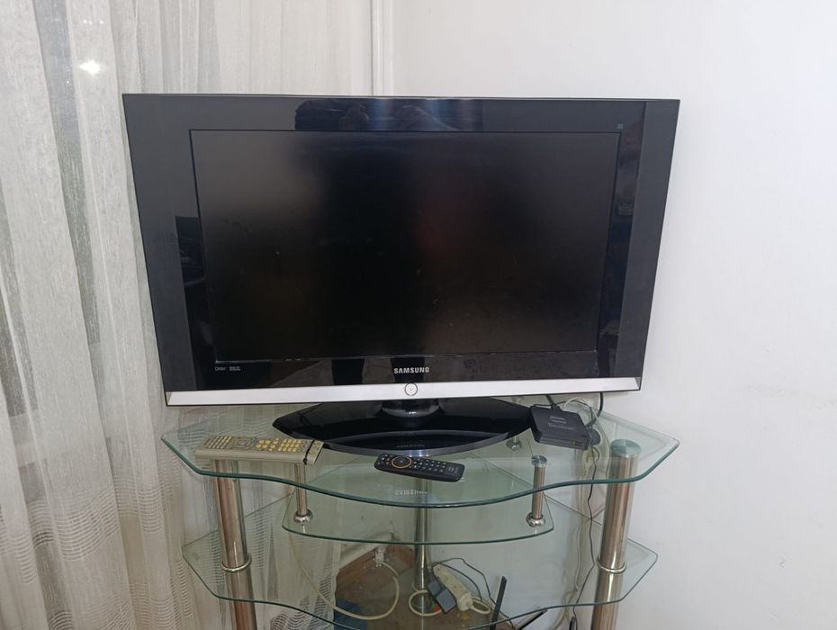 Срочно продам телевизор Самсунг 32'
