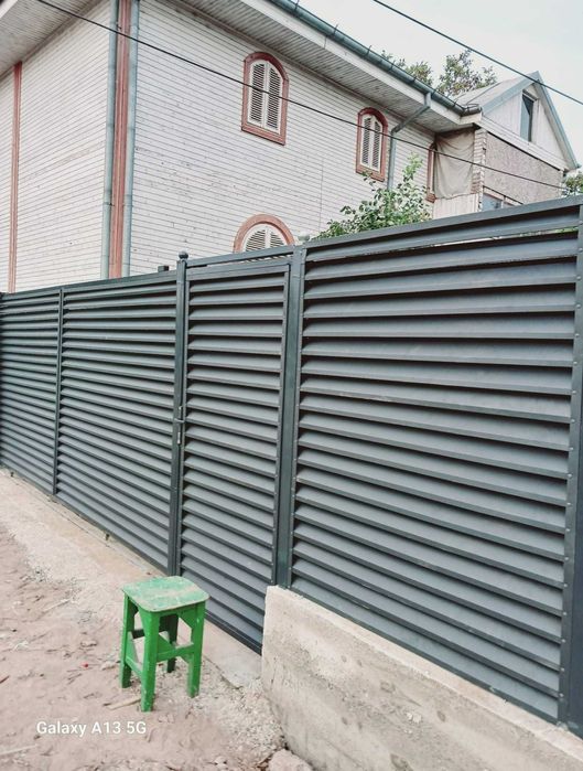 Executam garduri din plasa borduroasa și sipca metalica jaluzele verti