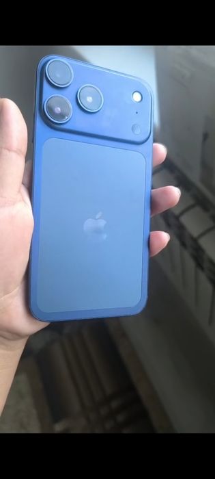 Продам IPhone 17 pro 128 gb, процессор от ХР ,цвет синий.