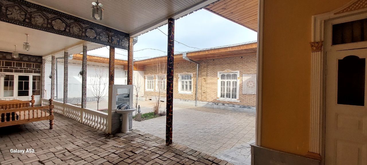 UY SOTILADI REGISTONDA non bozorchani arqasida Dari zanjir mahalasida