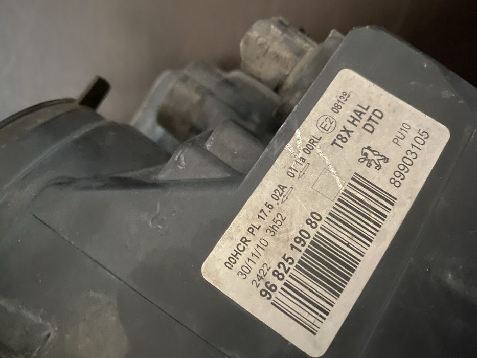 Far dreapta Peugeot 3008 5008 an 2010-2013