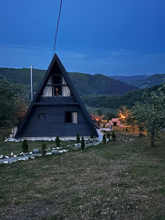 Cabana Apuseni Forest ocupata de revelion,libera de craciun
