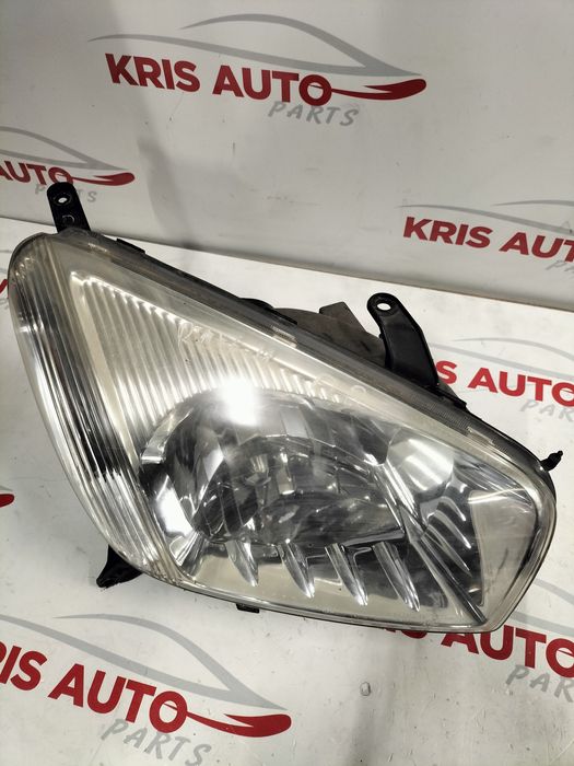 Десен фар Toyota RAV 4 / Тойота Рав 4 2002г.