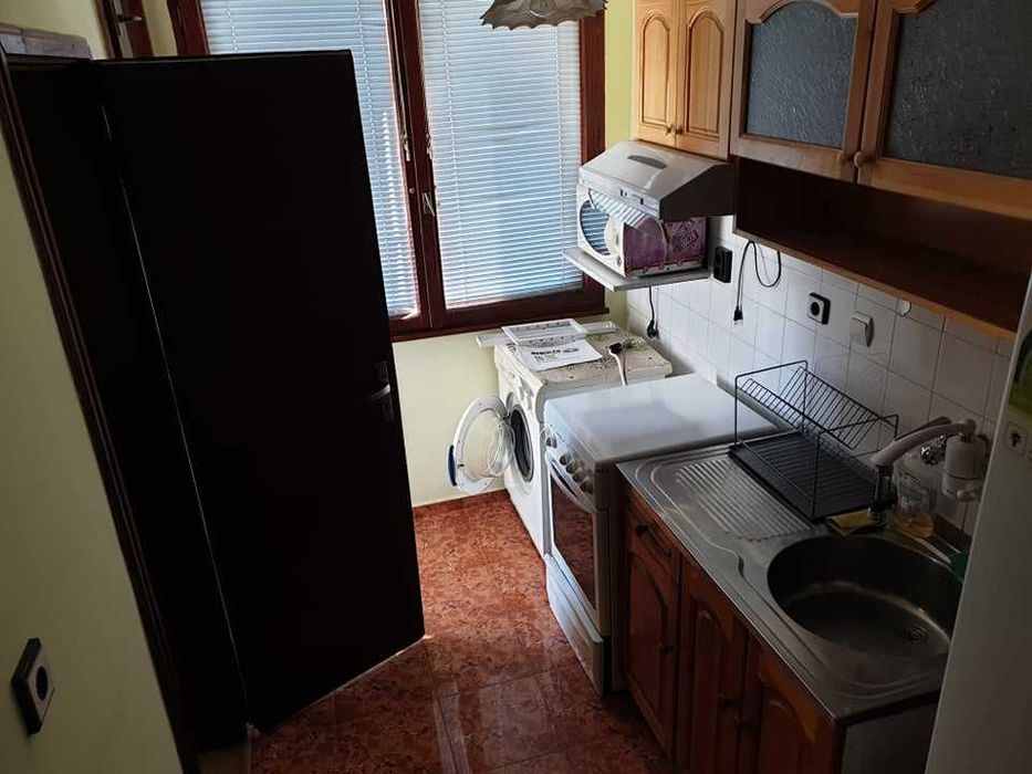 Дава се под наем Тристаен апартамент в Бургас, Възраждане - 100 кв.м за 255 € - Снимка #4