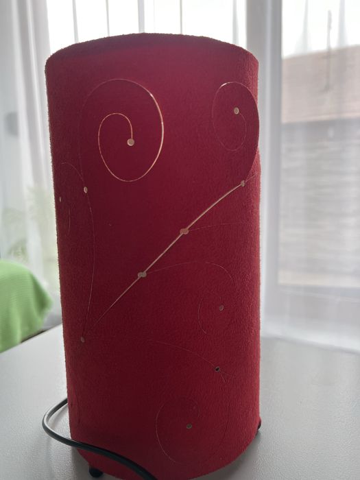 Lampa veioza culoare rosie model catifelat perforat inaltime 25 cm