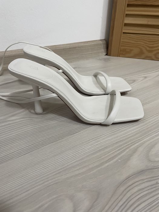 Sandale cu toc Zara
