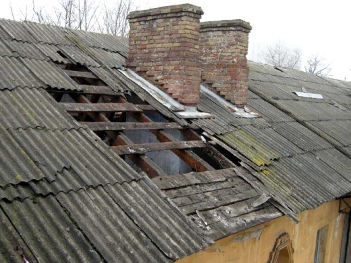 Здравствуйте! Занимаемся покрытиями крыши удаляю утечки шифера чиним