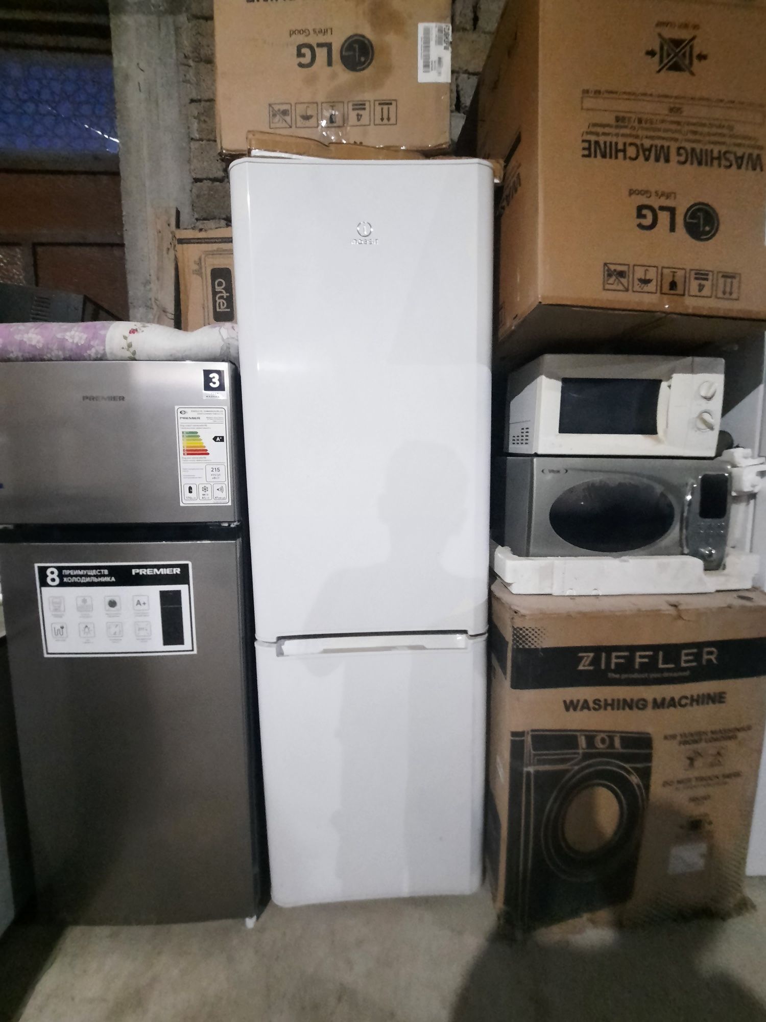 Продаётся холодильник INDESIT