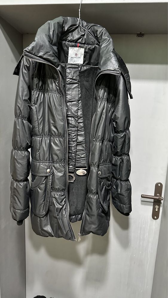 Дамски якета Moncler и Esprit