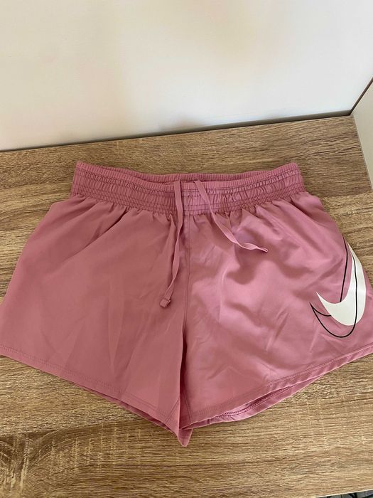 Нови дамски дрехи Nike / H&M / Bershka / Local Heroes / Bark