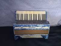 Vind acordeon Alfa (clansman)120 basi stare ca nou 3500 lei și Hohner