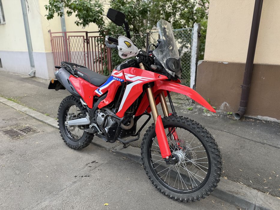 Honda CRF 300 Rally - 8400km, model 2021, super echipata
