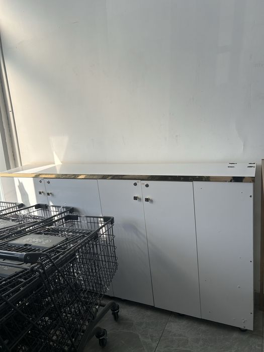 Продам шкаф для магазина