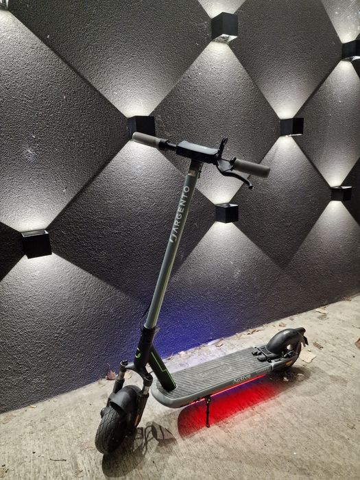 Електрическа тротинетка Argento Active – LED осветление, здрава констр