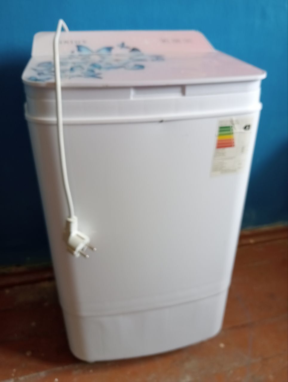 Arzon narxda Mini xolodilnik va mini polavtomat kir yuvadigan mashina.