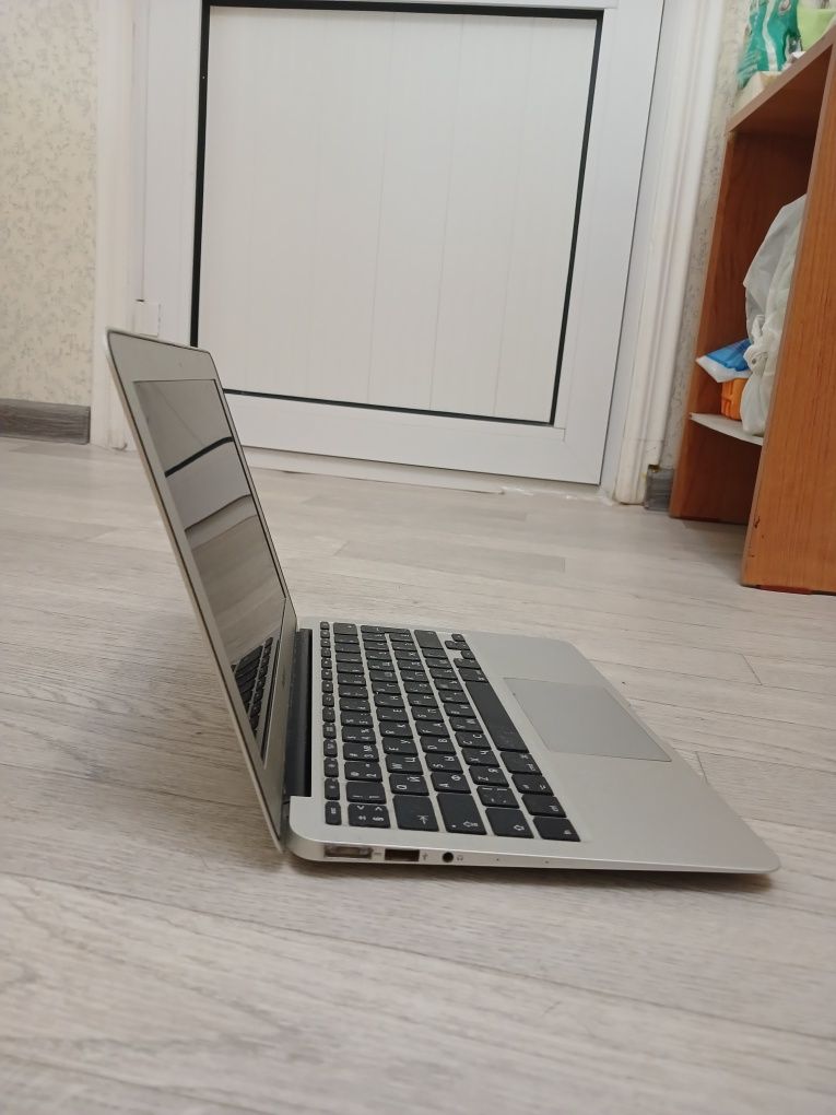 Продаётся Макбук Аир 2013 года и Планшет от самсунг tab s6 б/у