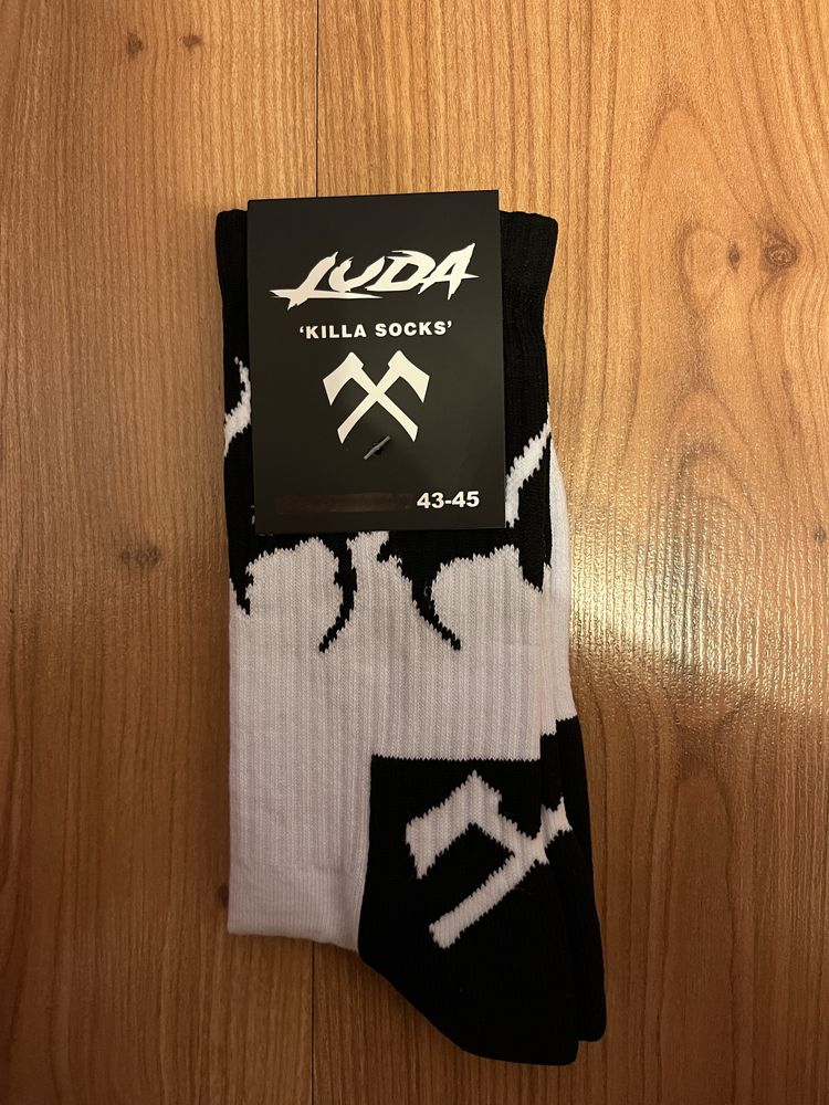 Luda тениска и чорапи