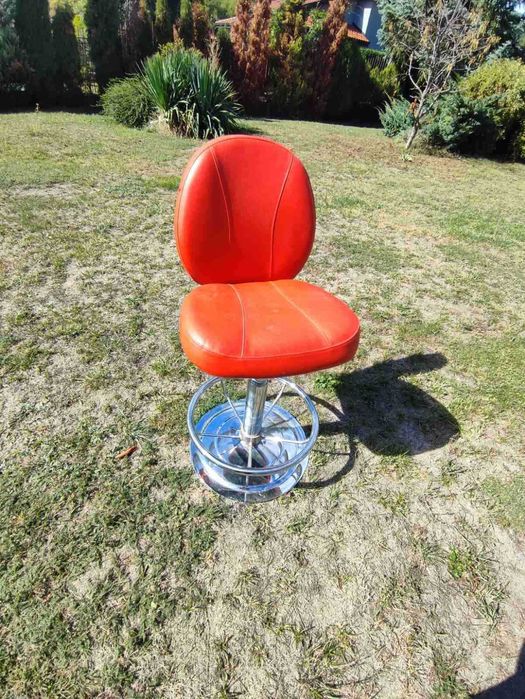 Червени кожени бар столове