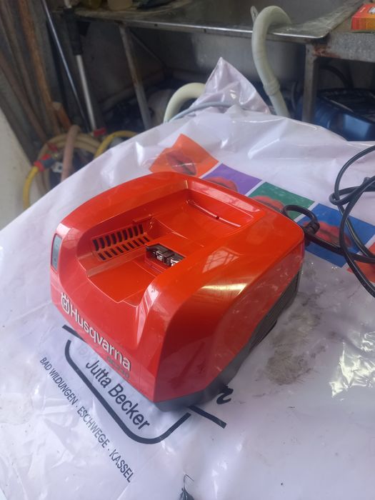 Зарядно с батерия за Husqvarna