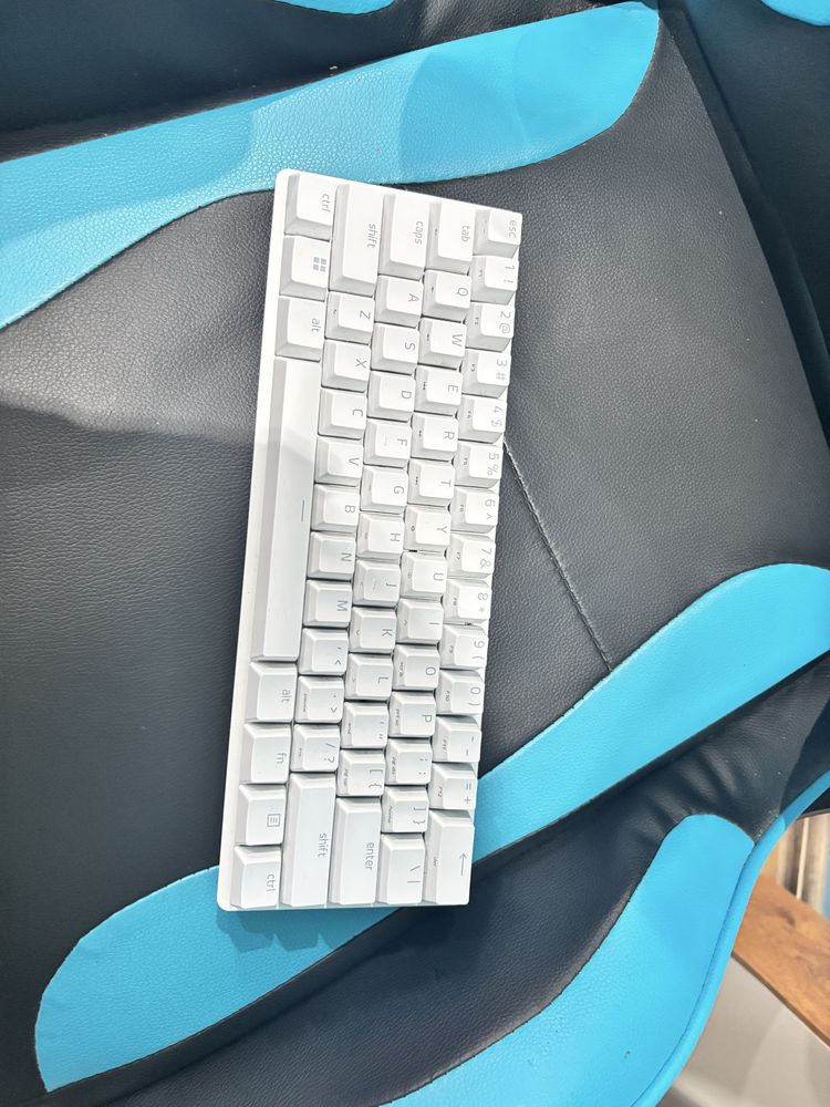 Геймърска клавиятура razer hutsman mini purple swith