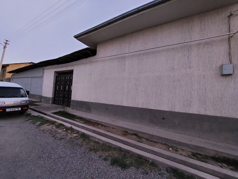 Hovli srochna sotiladi