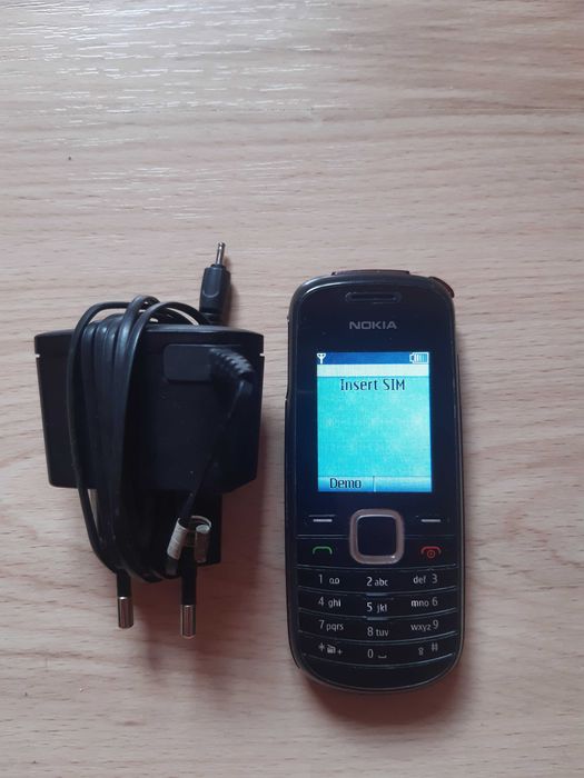 Телефон NOKIA 1661-2, със зарядно устройство