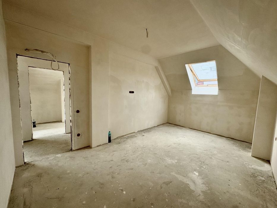 Продава се Тристаен апартамент в Бургас, Център - 123 кв.м за 1707 €/кв.м - Снимка #1