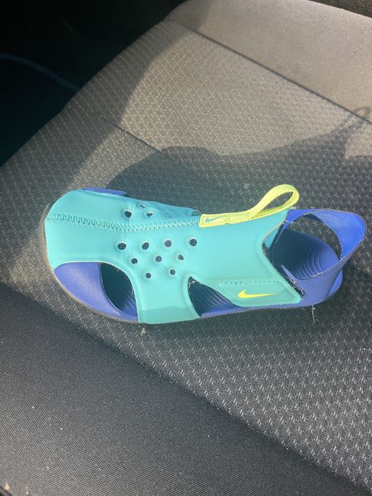 Sandale Nike marimea 31