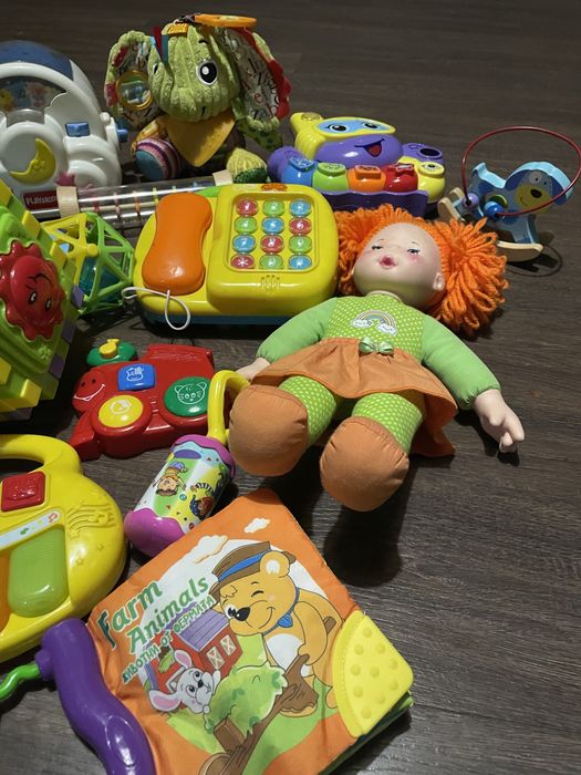 Лот играчки, сортер, пеещи, книжки