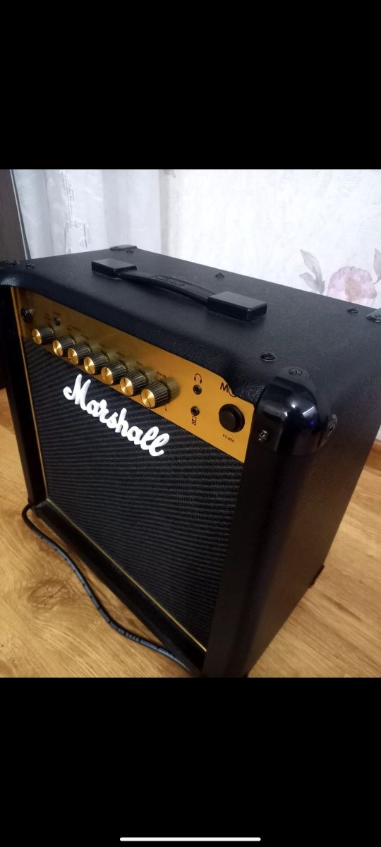 Комбо усилитель Marshall MG15R