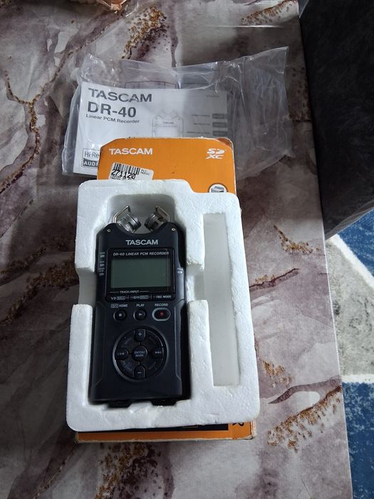Vând TASCAM dr.40