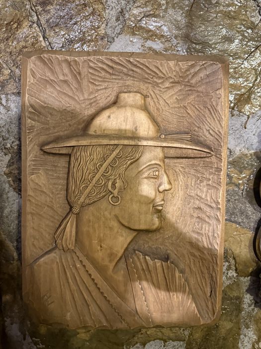 Art lemn, caluti bronz