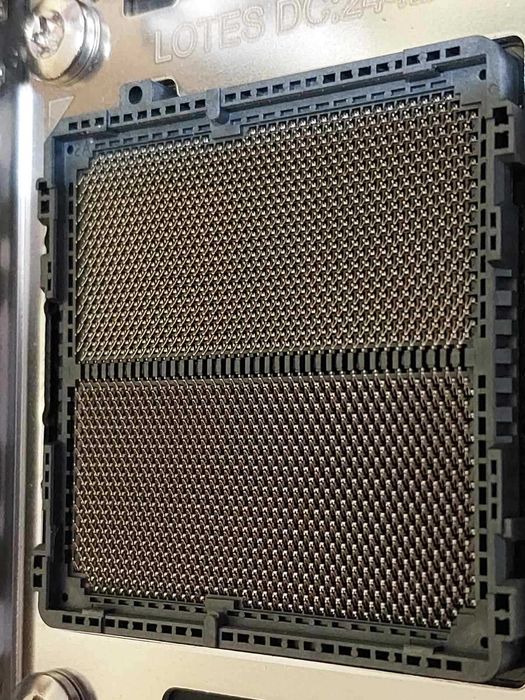 AMD Ryzen 7 9800X3D + Gigabyte B650 Eagle AX Wi-Fi