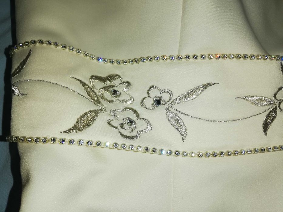 Сватбена рокля с воал от шифон за раменете