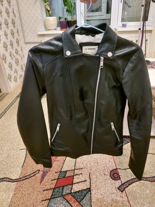 Кожная куртка на девочку