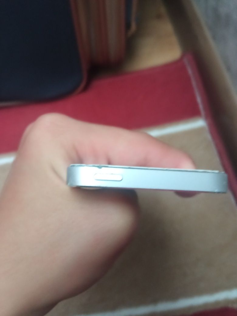iPhone 5se sotiladi ekran yoʻq