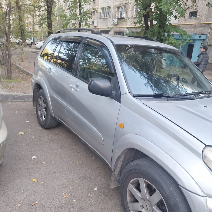Продам машину Toyota RAV 4