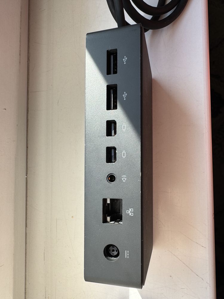 Продам зарядку и док станцию microsoft surface